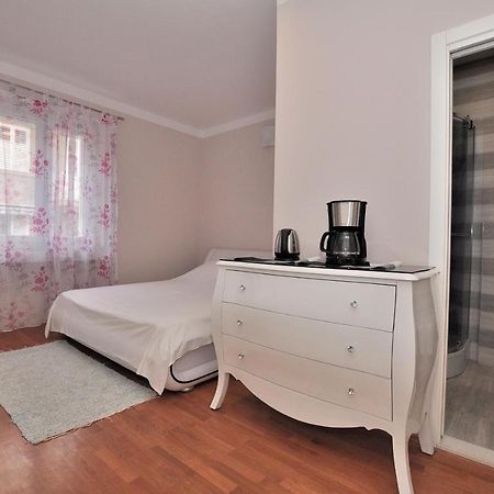Bedroom With Bathroom Shower スプリト エクステリア 写真