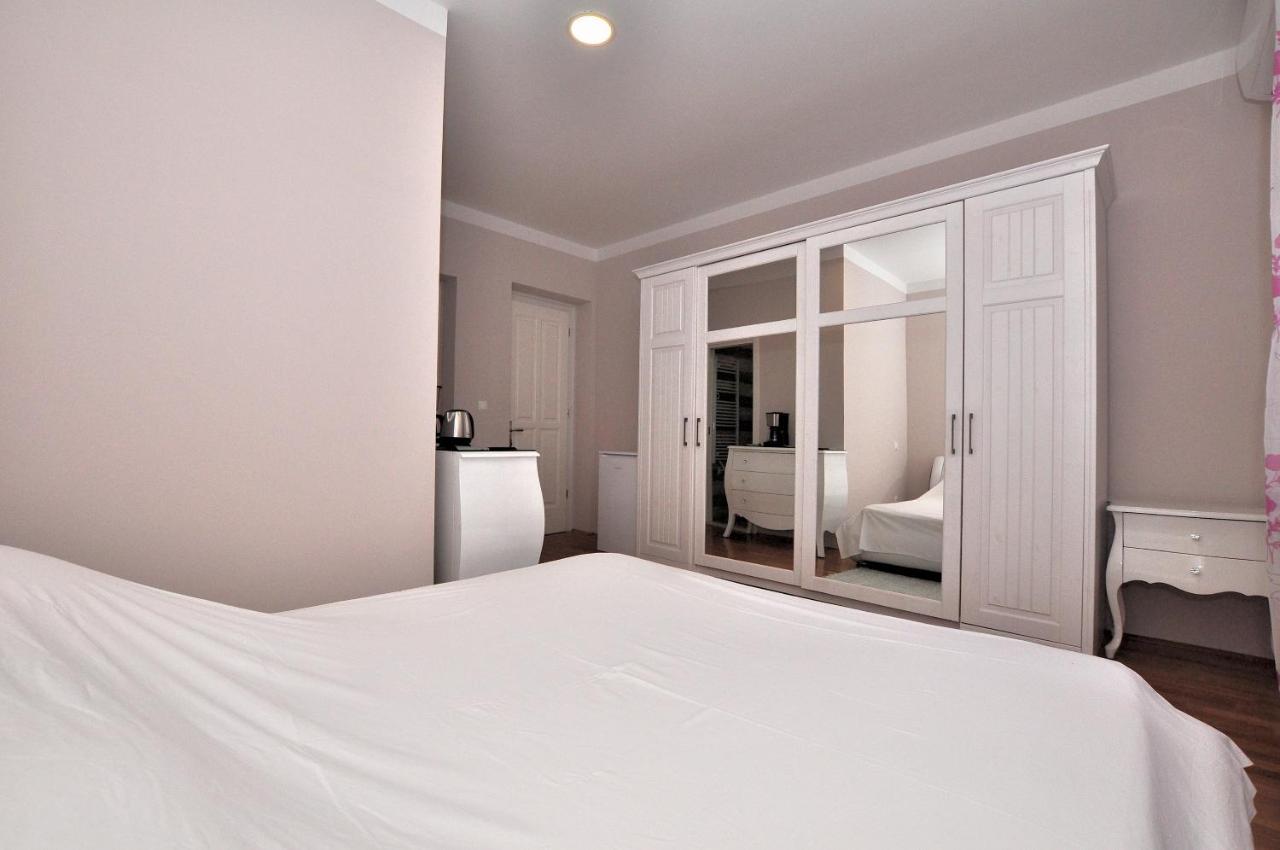 Bedroom With Bathroom Shower スプリト エクステリア 写真